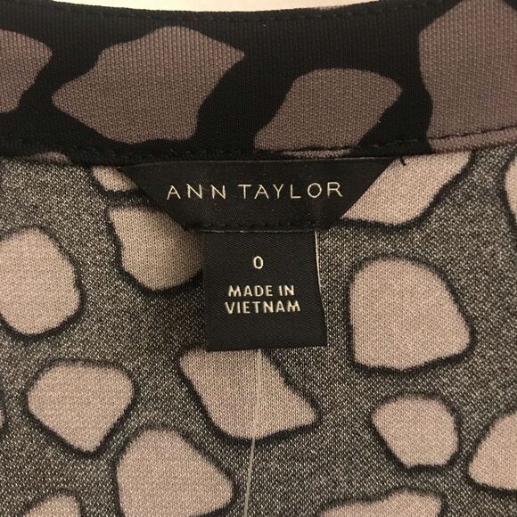 NEW Ann Taylor Wrap Dress Modern Giraffe Print Puff Shoulder Midi 0 - Picture 6 of 8